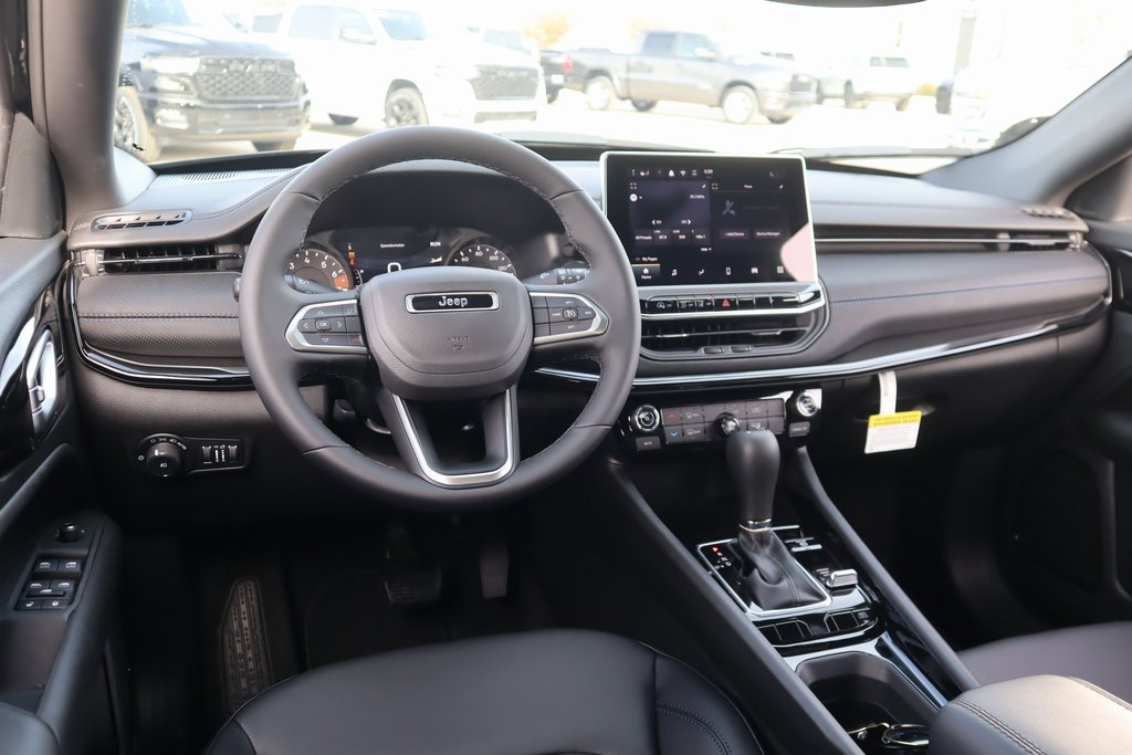 New 2026 Jeep Compass Latitude image 2