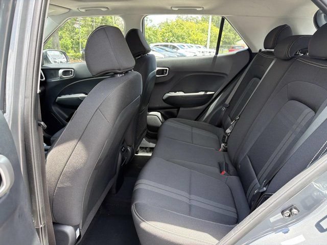 Used 2025 Hyundai Venue SEL FWD image 13