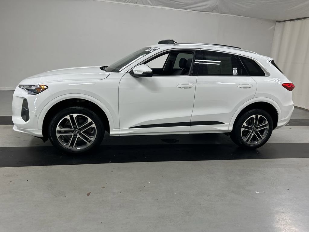 Used 2025 Audi Q5 Premium w/ Convenience Package image 6