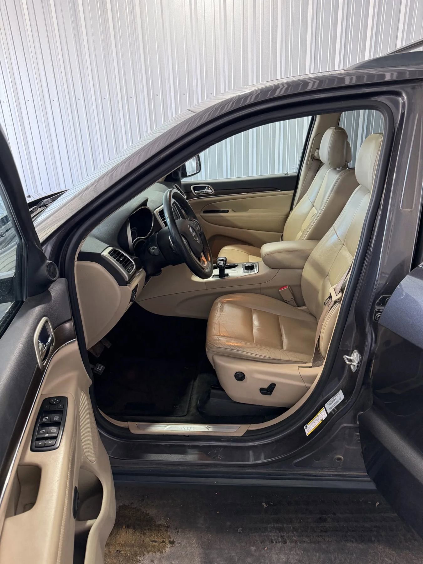Used 2015 Jeep Grand Cherokee Limited AWD/4WD image 9