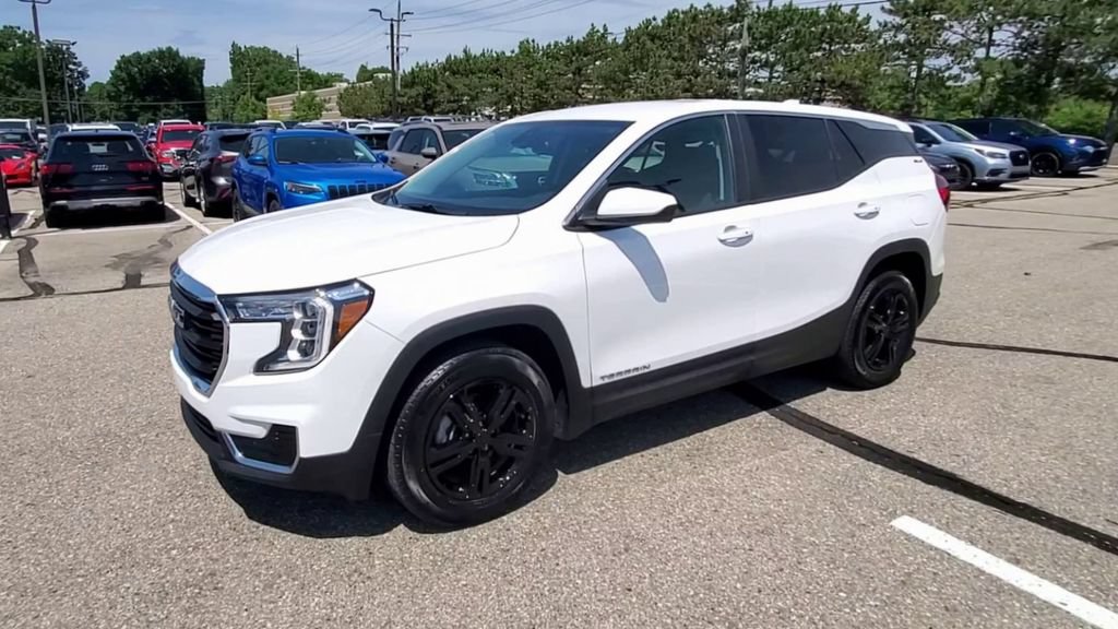 Used 2023 GMC Terrain SLE FWD image 4