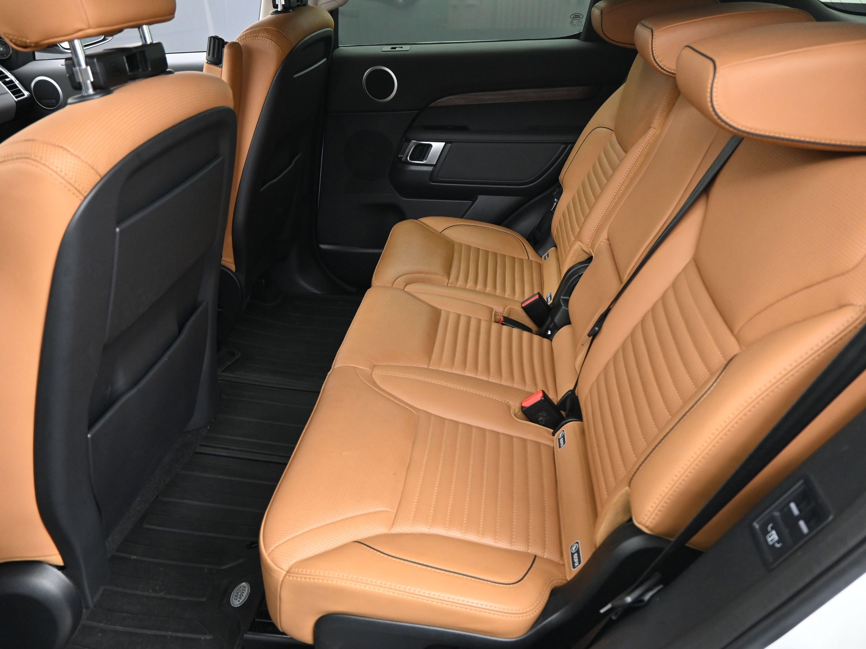 Used 2019 Land Rover Discovery HSE image 6