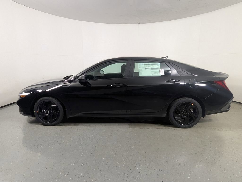 Certified 2026 Hyundai Elantra Sport FWD image 4