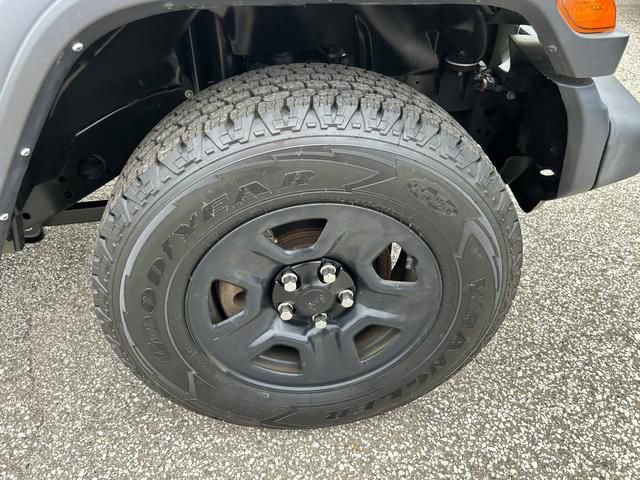 Used 2022 Jeep Wrangler Sport AWD/4WD image 31