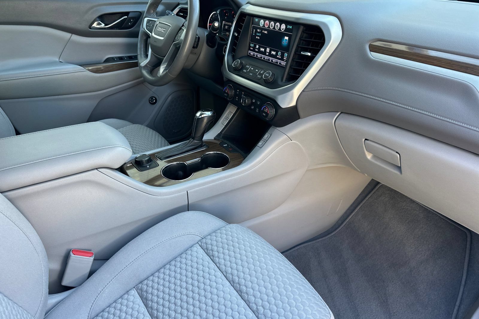 Used 2017 GMC Acadia SLE w/ Driver Alert Package I FWD image 17