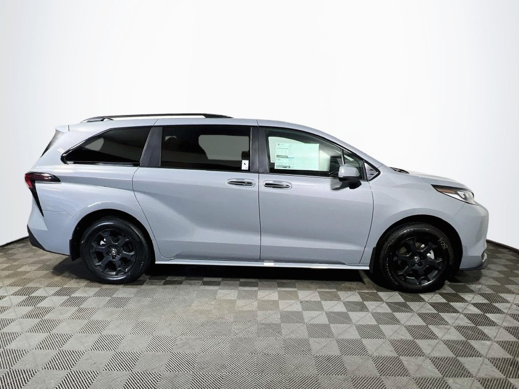 New 2026 Toyota Sienna XLE Woodland Edition AWD/4WD image 8