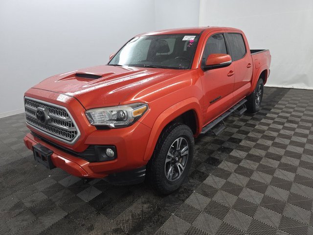 Used 2017 Toyota Tacoma TRD Sport w/ Tow Package image 3