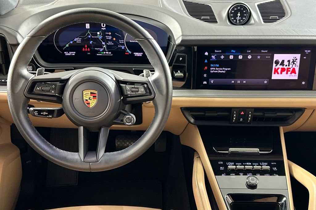 Used 2024 Porsche Cayenne Coupe AWD/4WD image 16