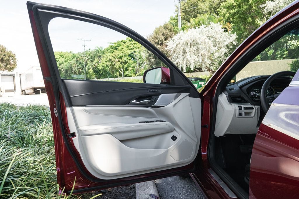 Used 2025 Cadillac CT4 Premium Luxury RWD image 30