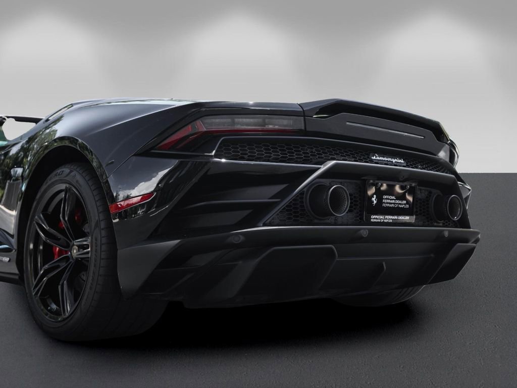 Used 2020 Lamborghini Huracan EVO RWD image 21