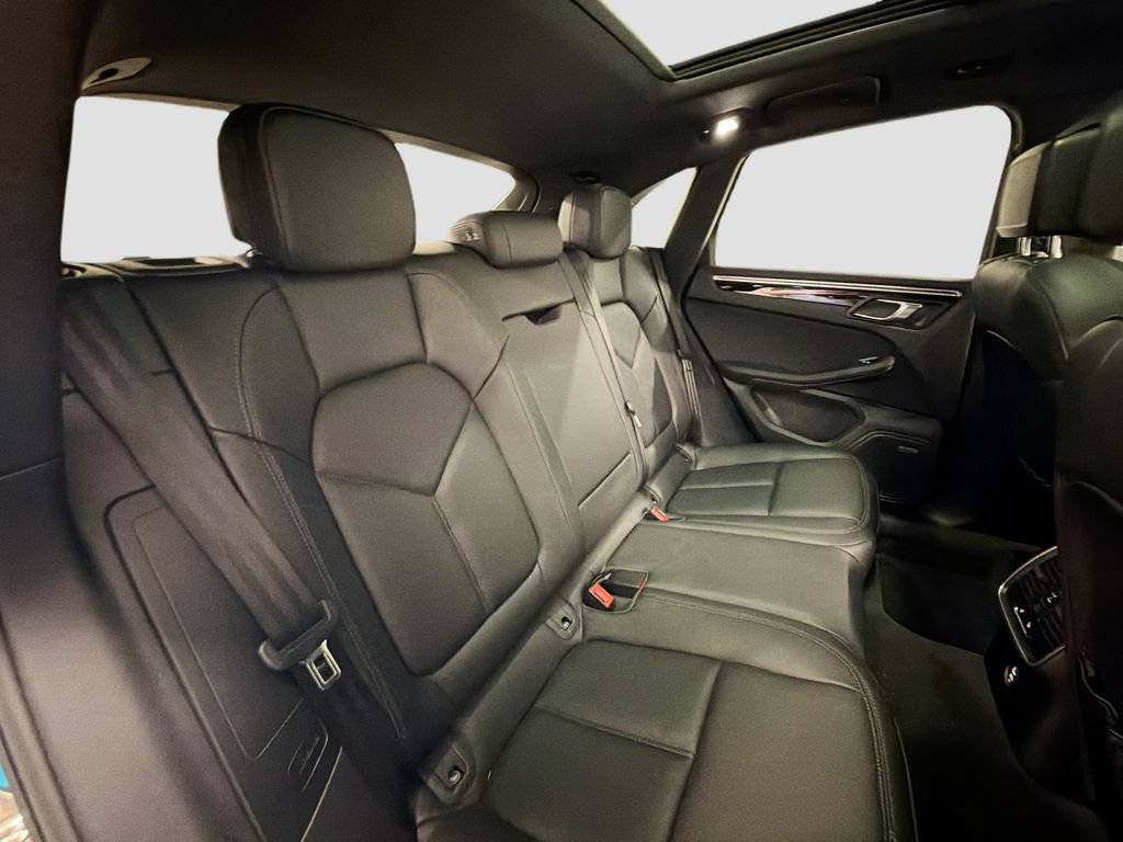 Certified 2022 Porsche Macan S AWD/4WD image 29