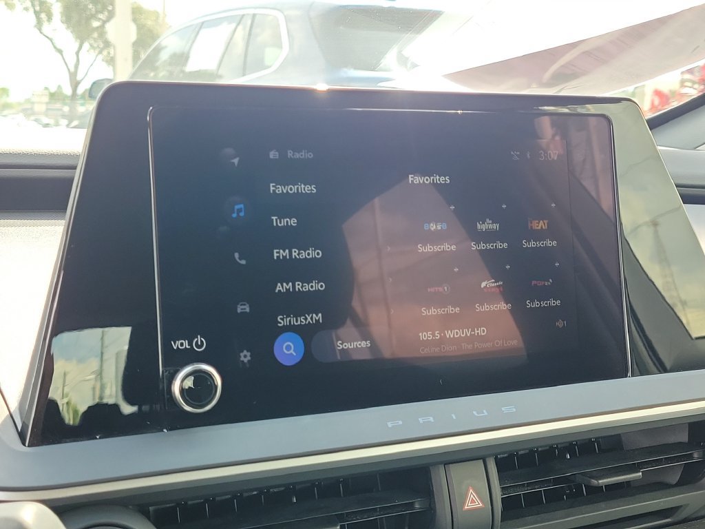 Used 2025 Toyota Prius LE FWD image 21