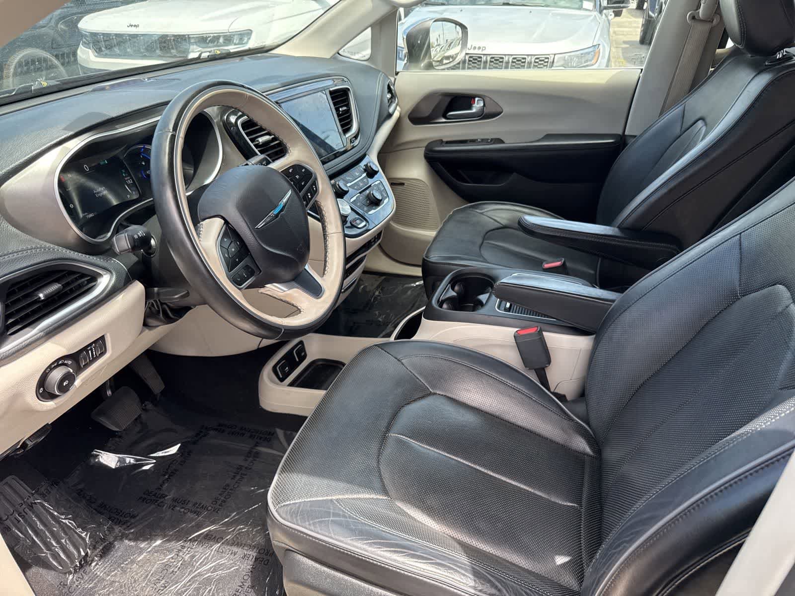 Used 2019 Chrysler Pacifica Limited w/ Advanced Safetytec Group FWD image 11