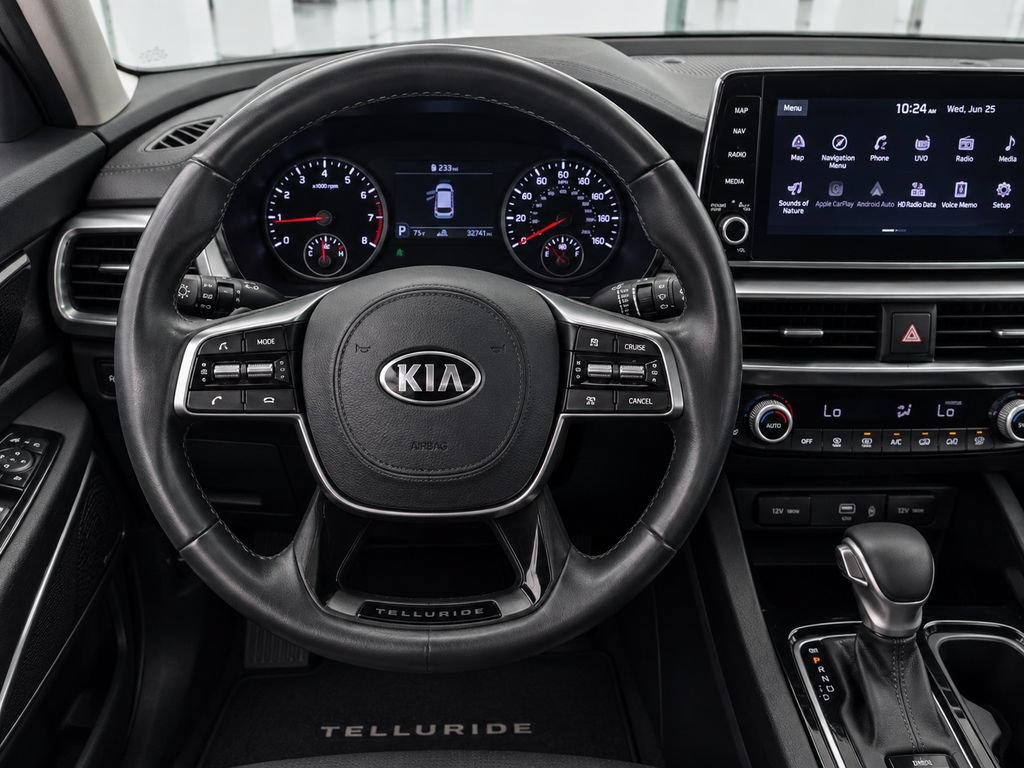Used 2020 Kia Telluride LX FWD image 17