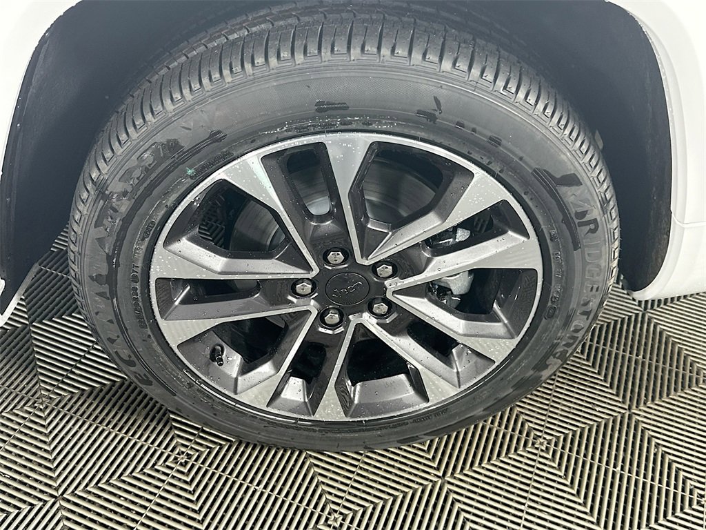 New 2025 Jeep Grand Cherokee L Overland w/ Luxury Tech Group IV image 17