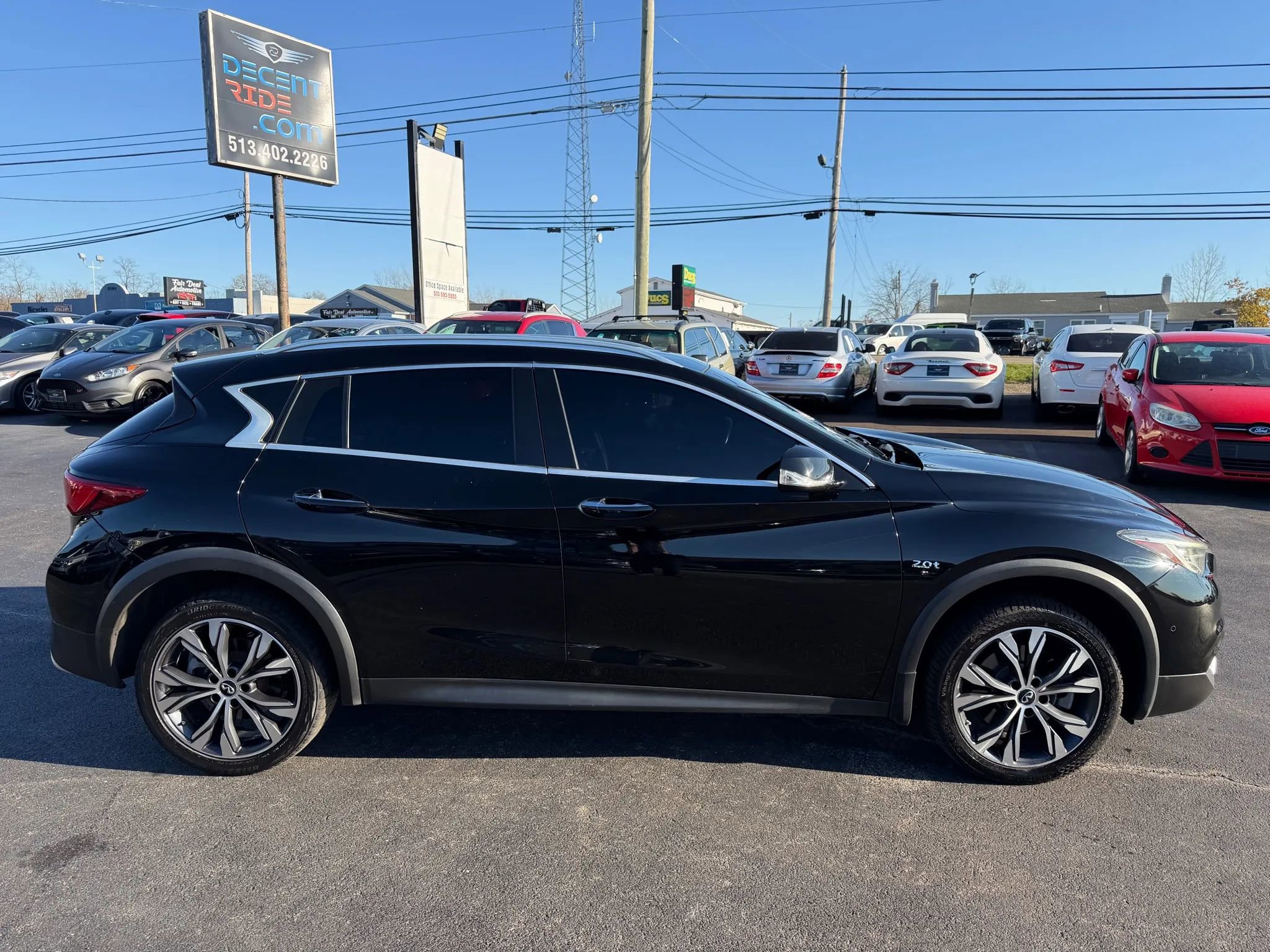 Used 2018 INFINITI QX30 Premium w/ Navigation Package AWD/4WD image 2