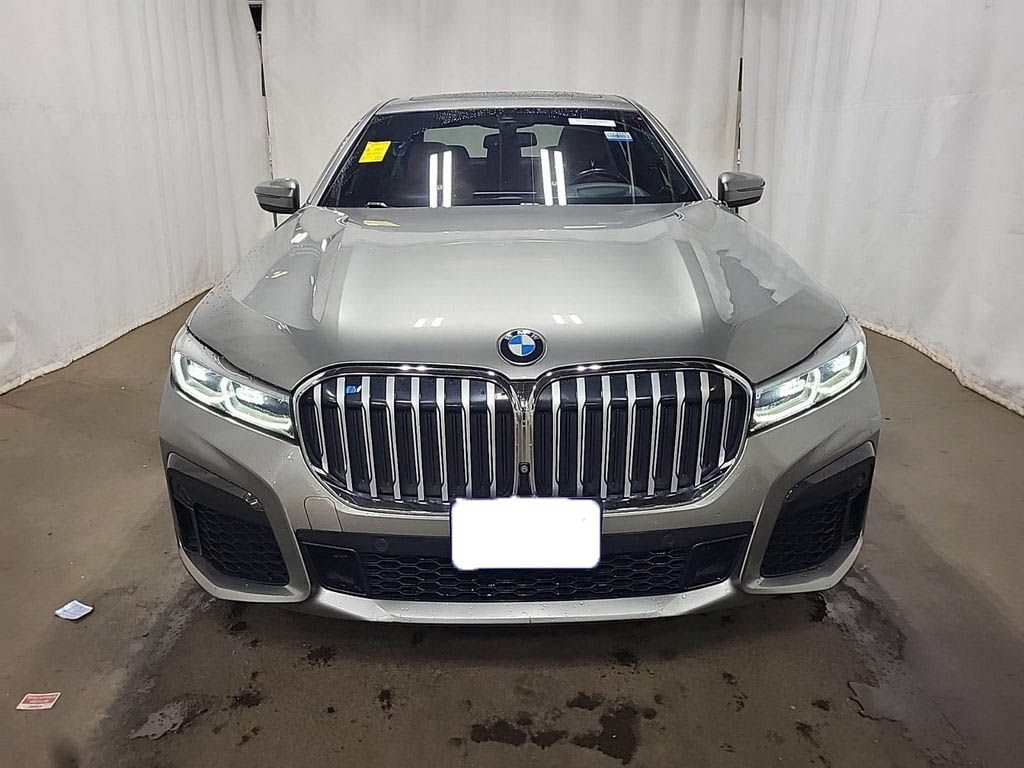 Used 2020 BMW 750i xDrive w/ Executive Package AWD/4WD image 3