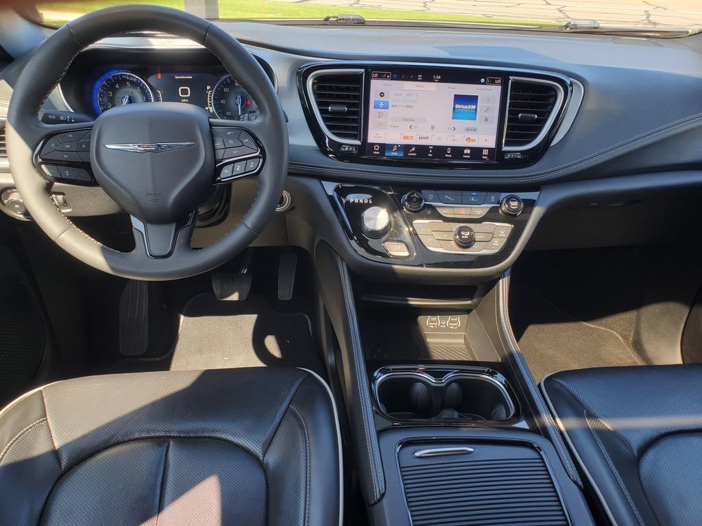 Used 2025 Chrysler Pacifica Limited FWD image 25