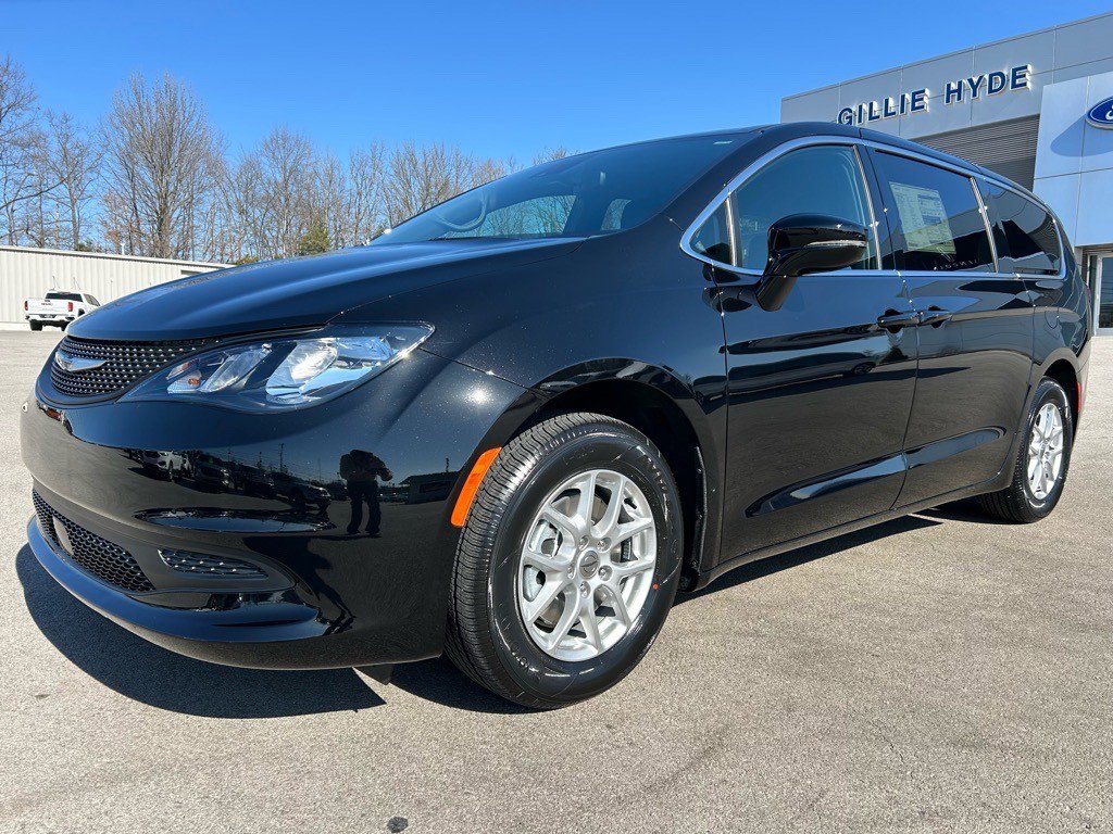 New 2025 Chrysler Voyager LX image 11