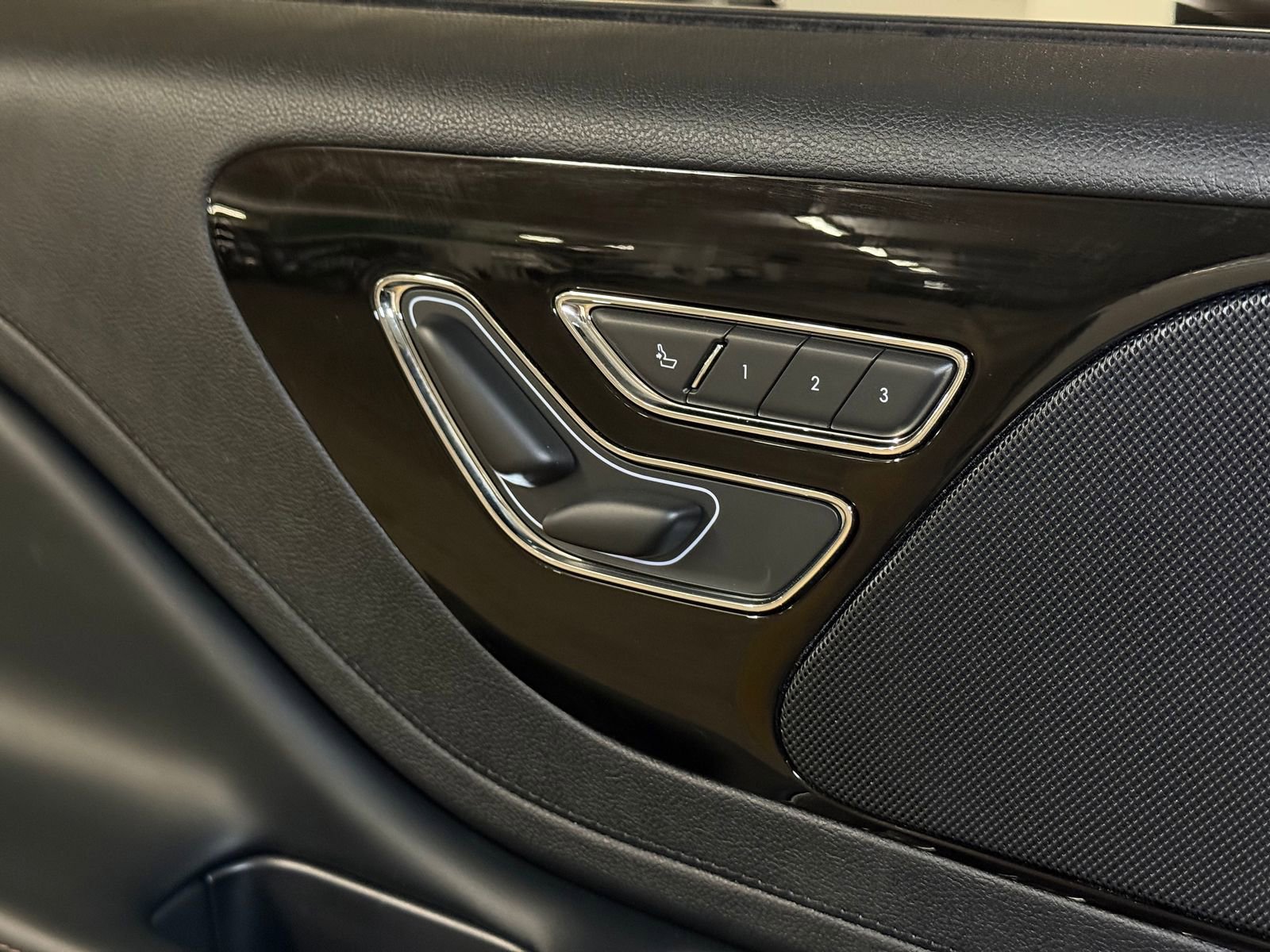 New 2026 Lincoln Aviator AWD image 34