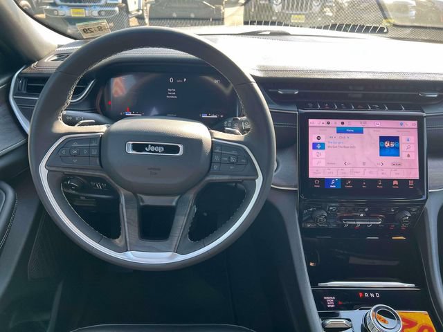 Used 2024 Jeep Grand Cherokee Limited w/ Black Appearance Package AWD/4WD image 25