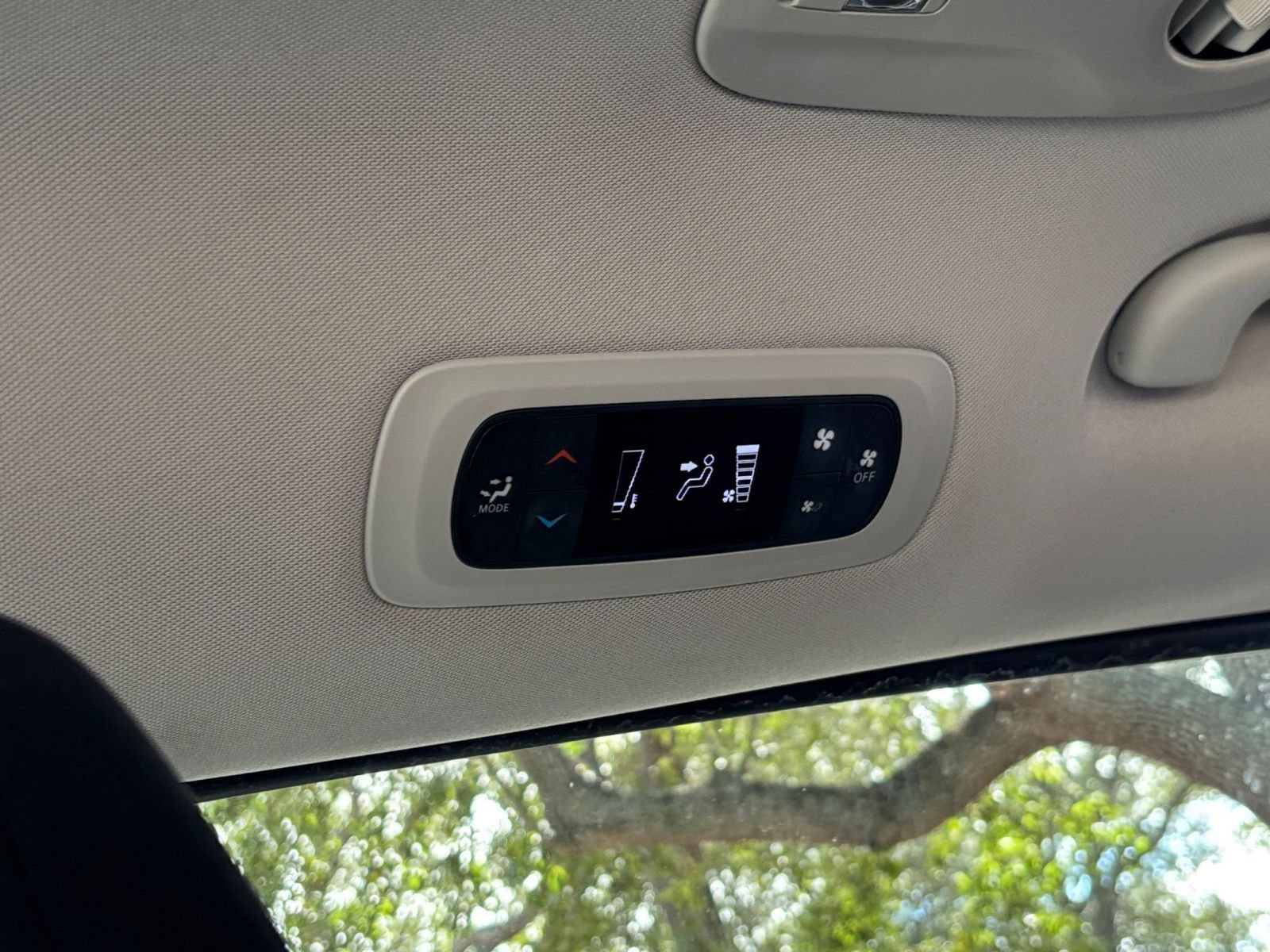 Used 2024 Chrysler Voyager LX FWD image 24