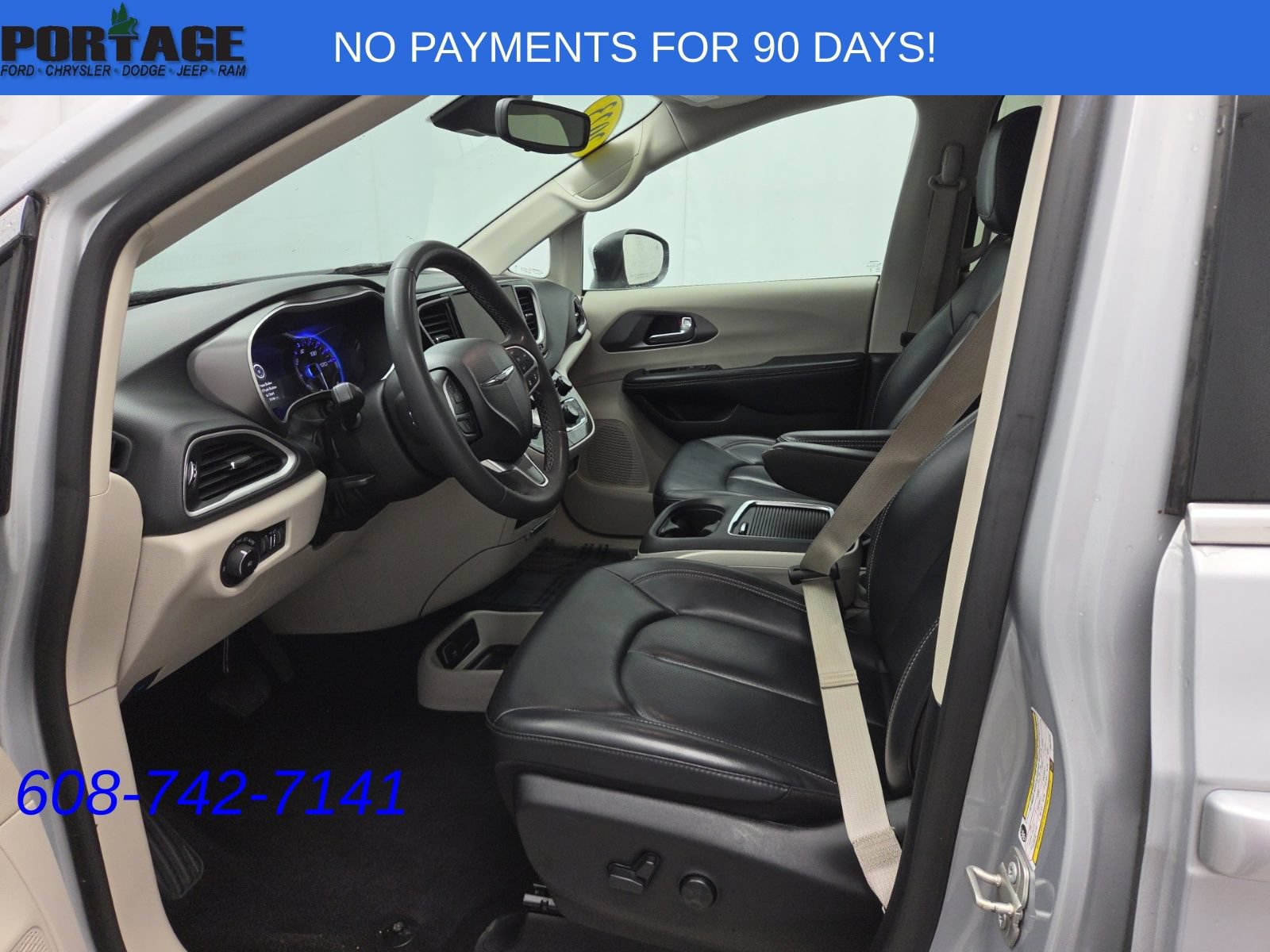 Used 2023 Chrysler Pacifica Touring-L FWD image 12