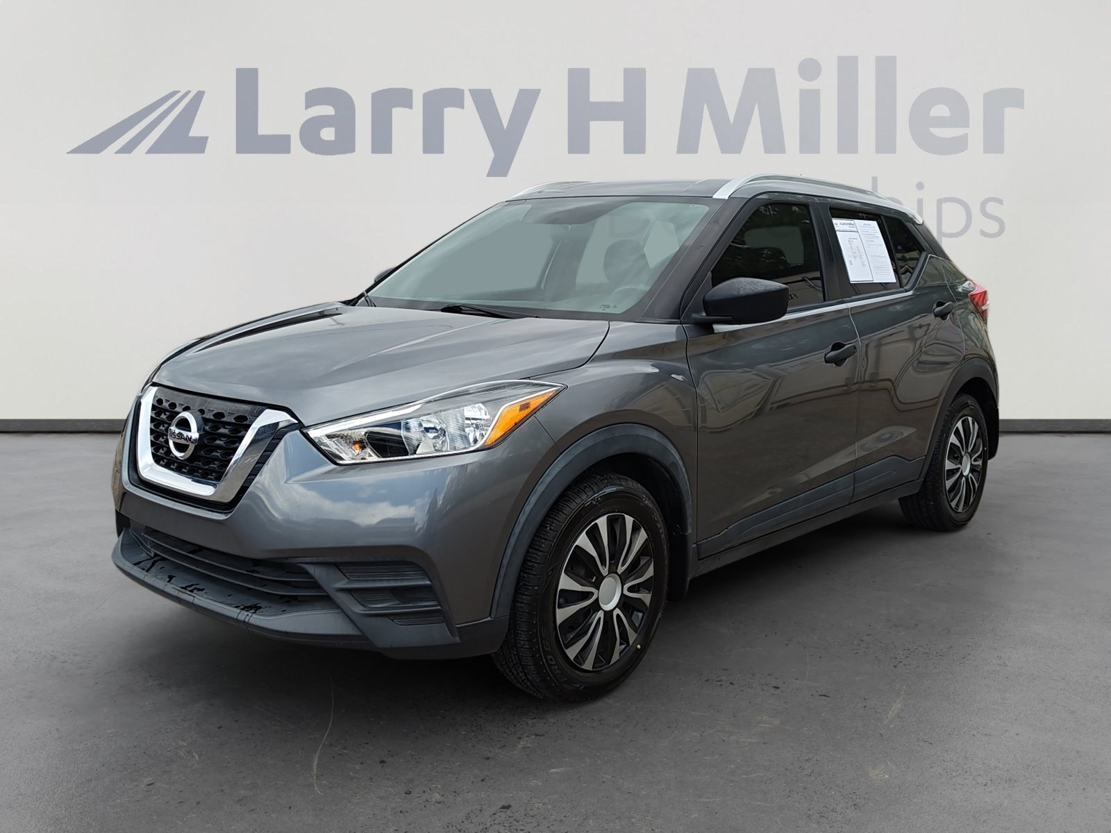 Used 2019 Nissan Kicks S FWD image 1