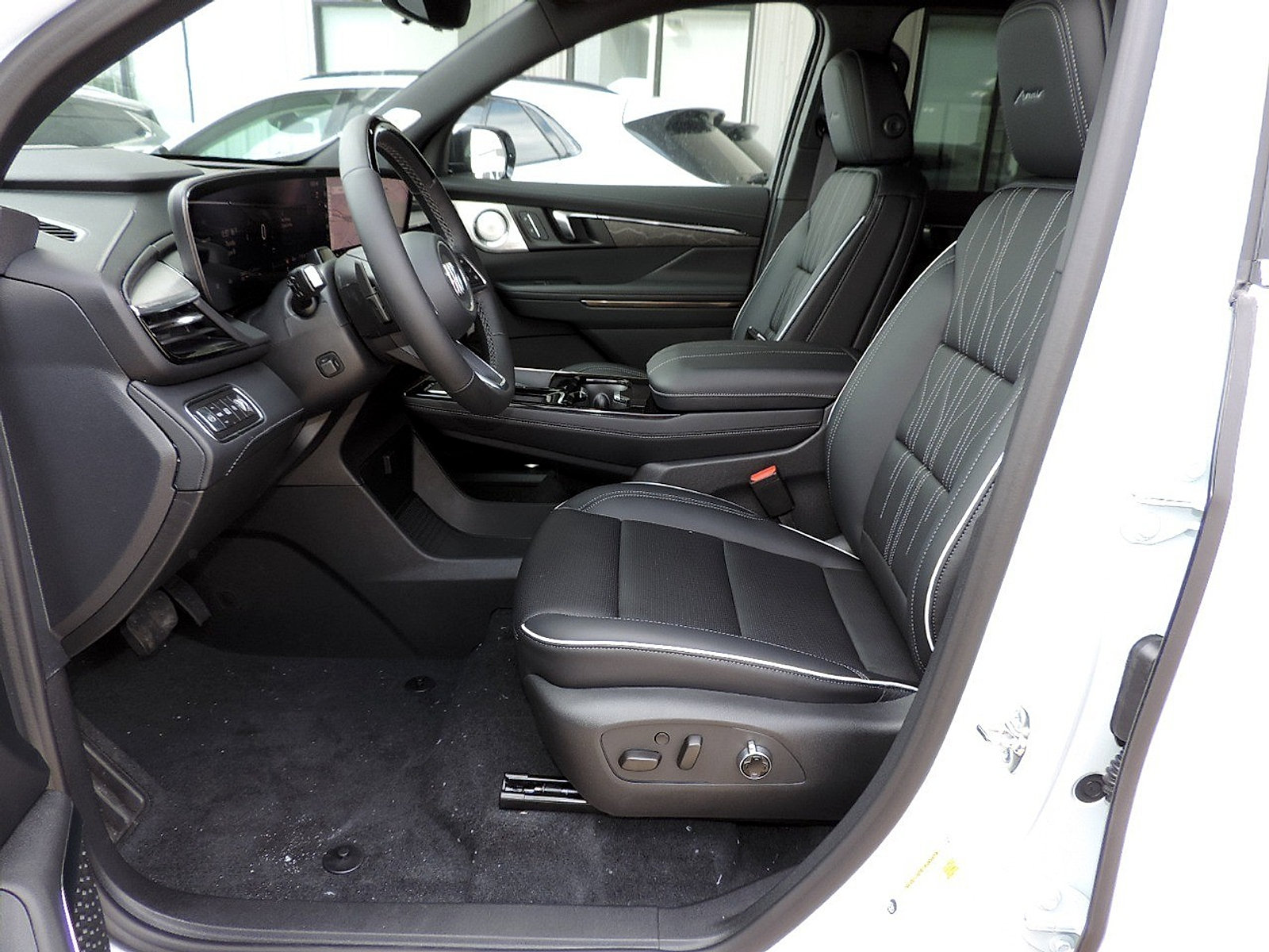 New 2026 Buick Enclave Avenir w/ Super Cruise Package FWD image 18