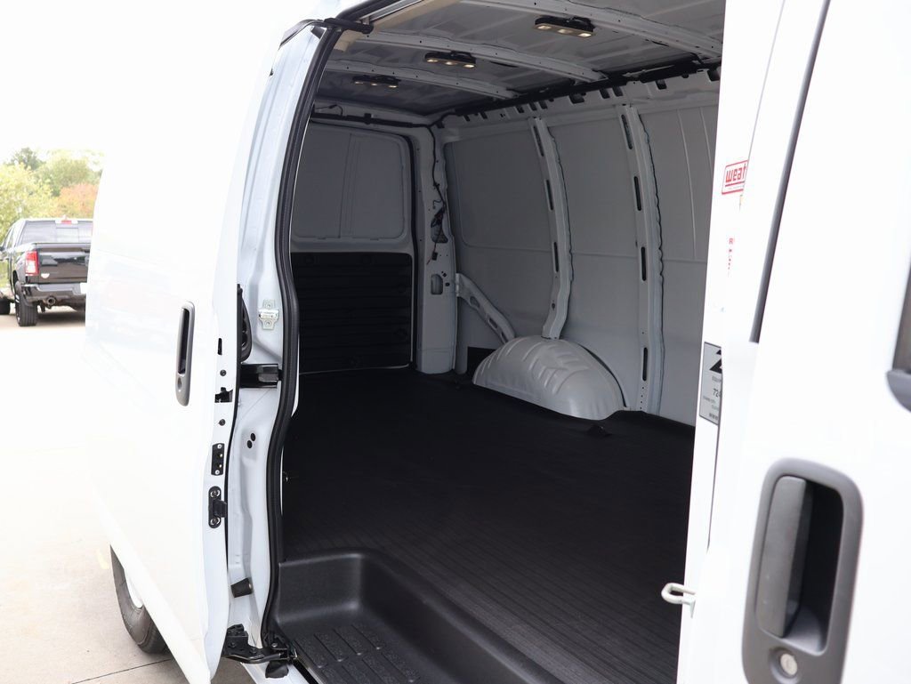 New 2025 GMC Savana 3500 Extended w/ Driver Convenience Package image 24