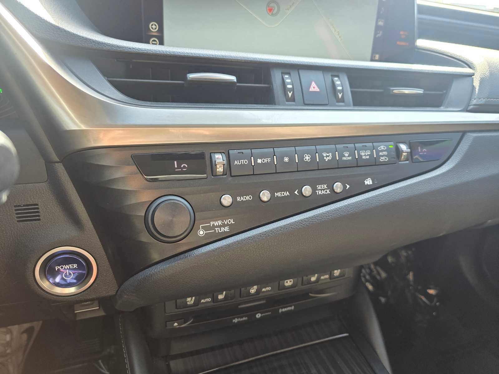 Used 2019 Lexus ES 300h image 31