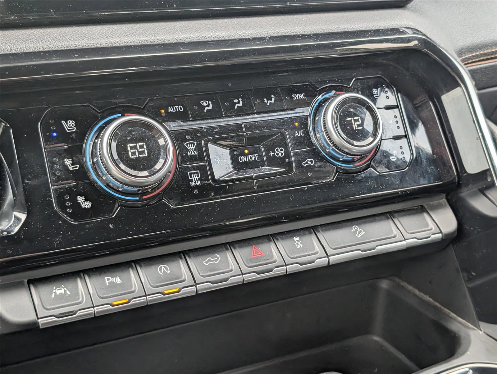 Used 2024 GMC Sierra 1500 AT4 w/ Technology Package image 18