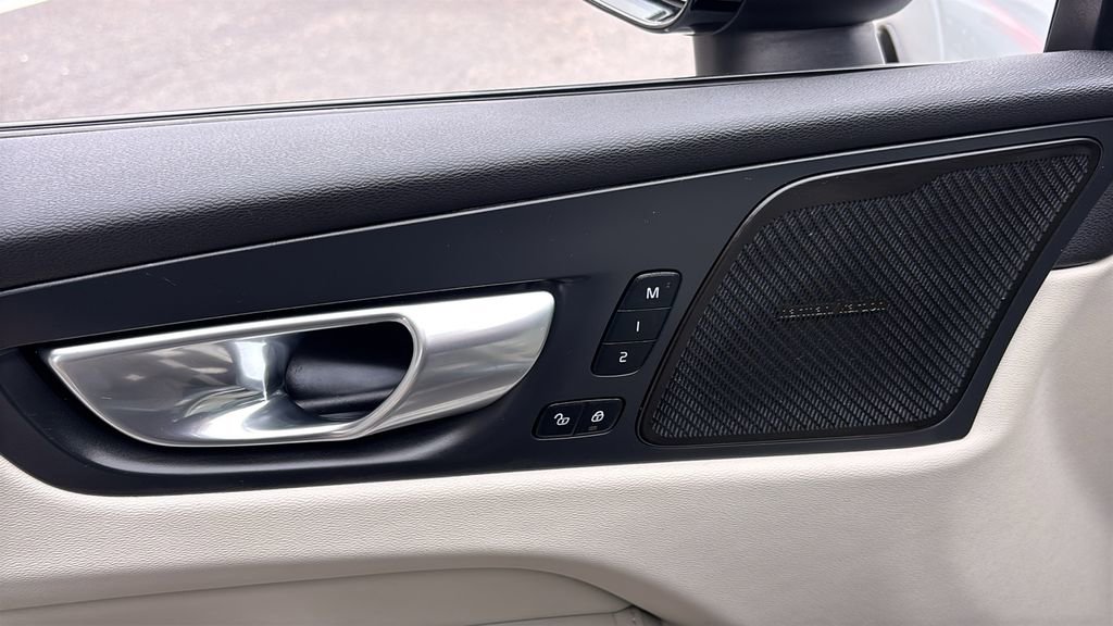 Certified 2025 Volvo XC60 B5 Ultra w/ Protection Package Premier image 12