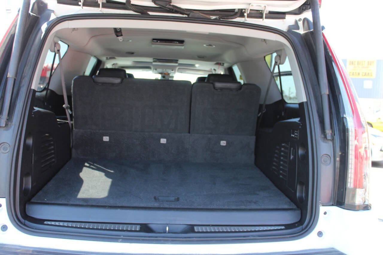 Used 2018 Cadillac Escalade ESV Luxury AWD/4WD image 13