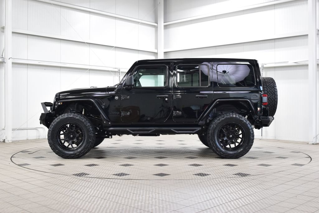 Used 2025 Jeep Wrangler Unlimited Sahara AWD/4WD image 4