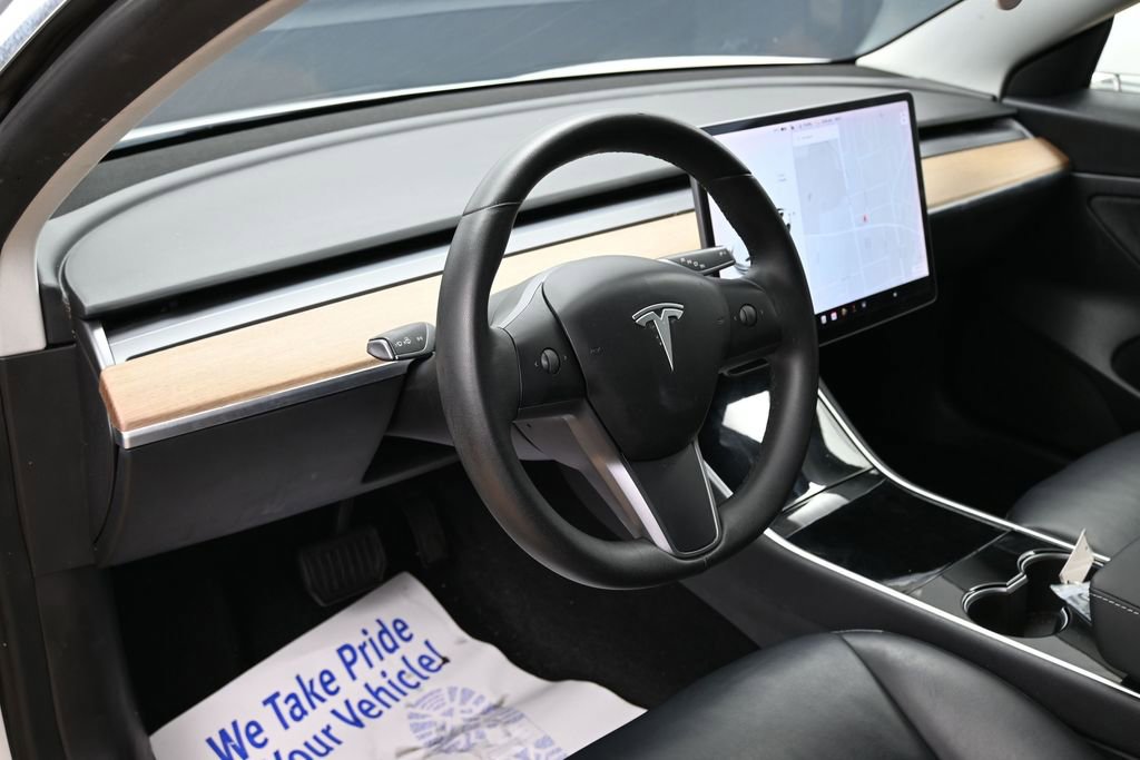Used 2020 Tesla Model 3 Standard Range RWD image 16