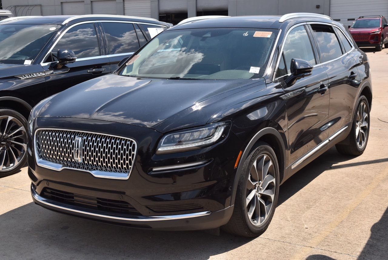 Used 2023 Lincoln Nautilus Reserve w/ Equipment Group 201A AWD/4WD image 2