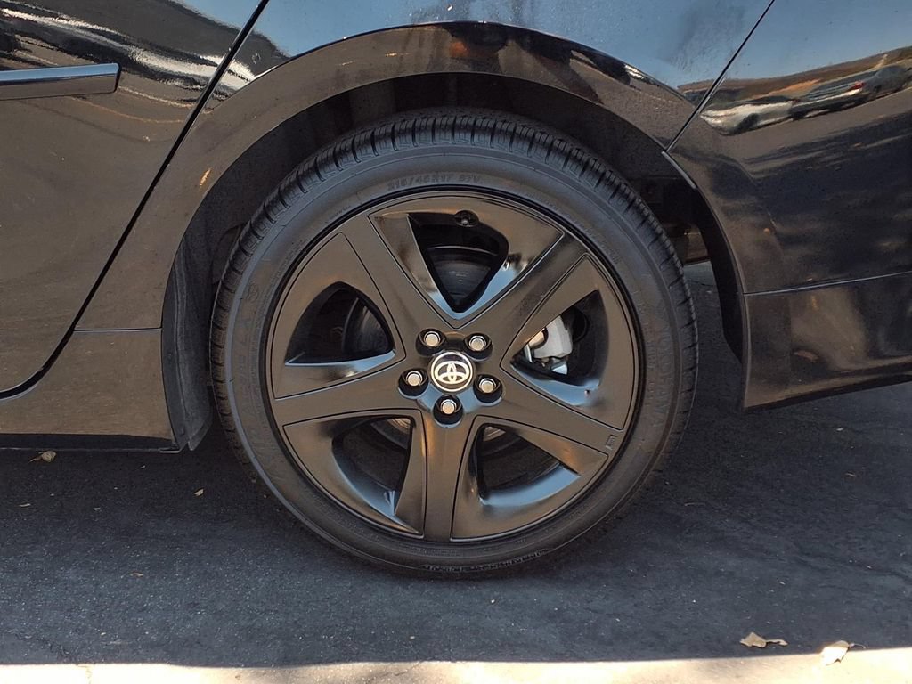 Used 2016 Toyota Prius Three Touring w/ Preferred Accessory Package FWD image 4