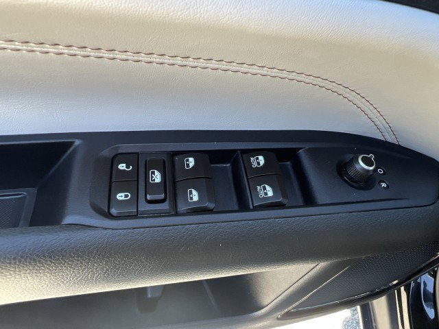 Used 2025 Jeep Compass Limited AWD/4WD image 22