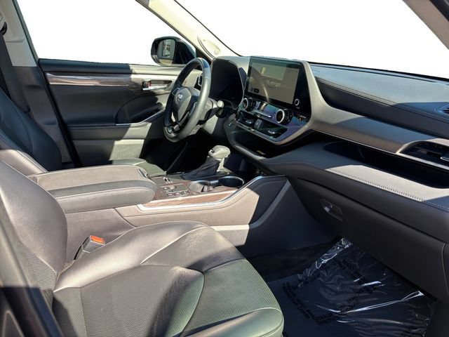 Used 2023 Toyota Highlander Limited AWD/4WD image 20