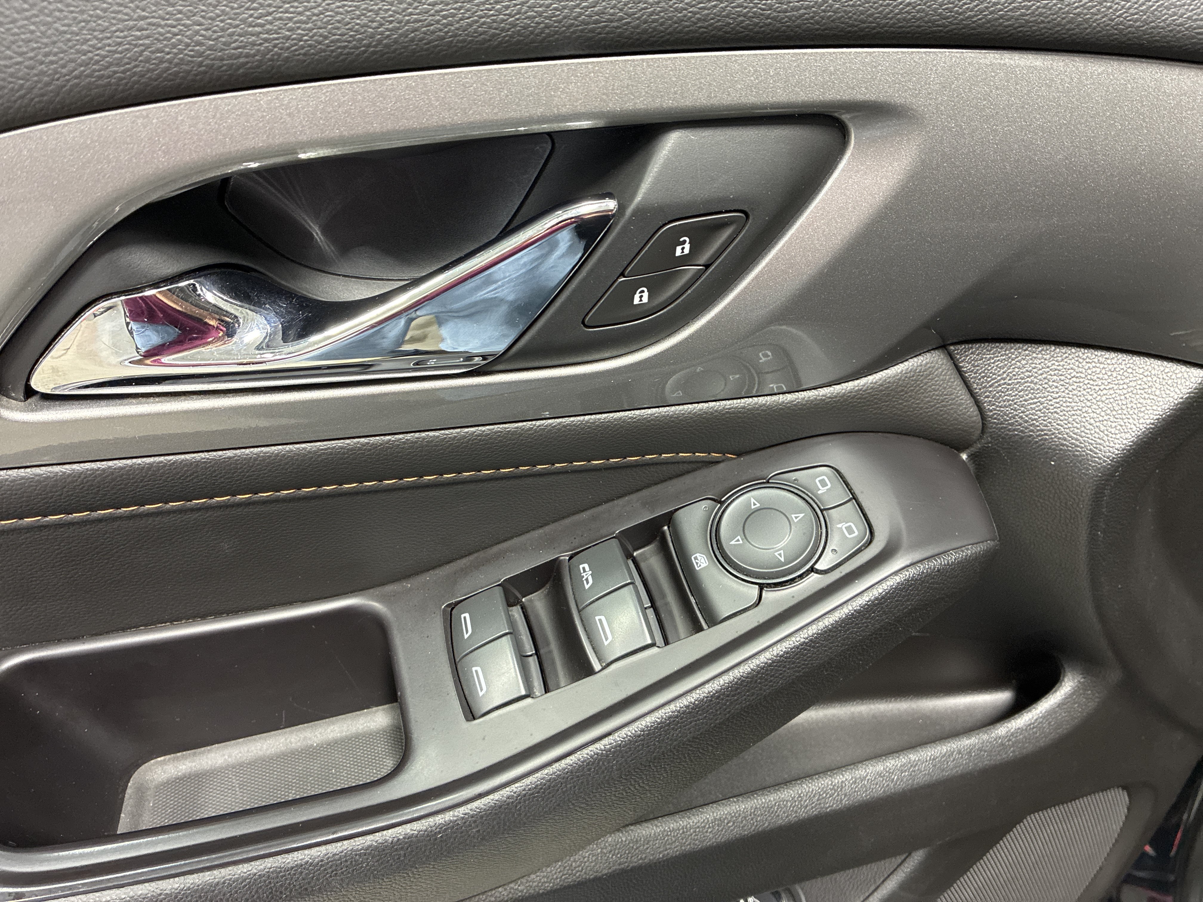 Used 2020 Chevrolet Traverse LT w/ LT Premium Package AWD/4WD image 20