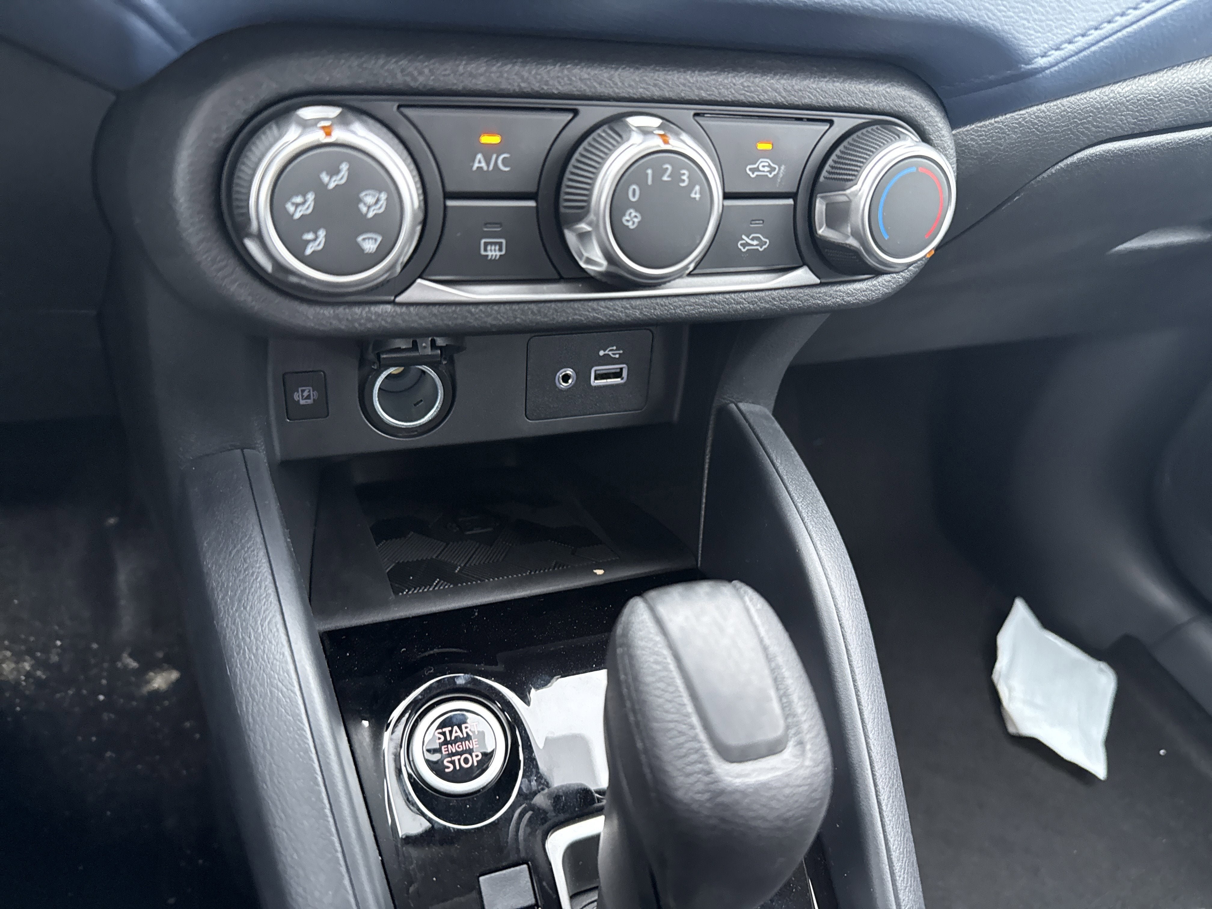 New 2025 Nissan Versa SV w/ Trunk Package FWD image 27