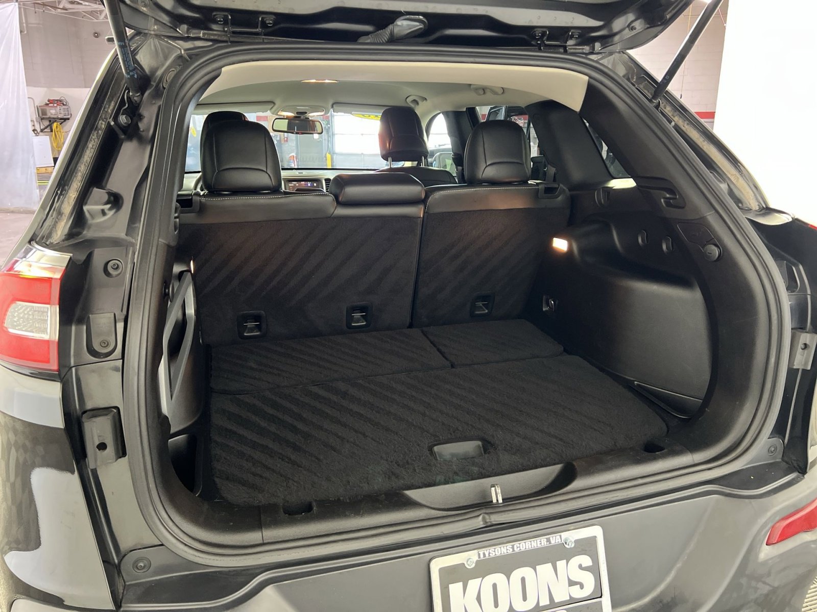 Used 2015 Jeep Cherokee Latitude w/ Cold Weather Group image 25