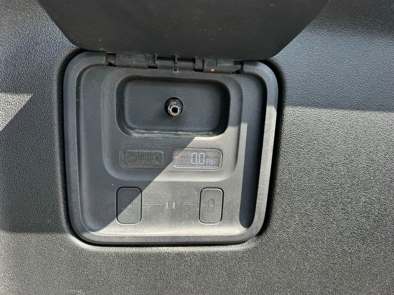 Used 2023 Rivian R1T Adventure image 26