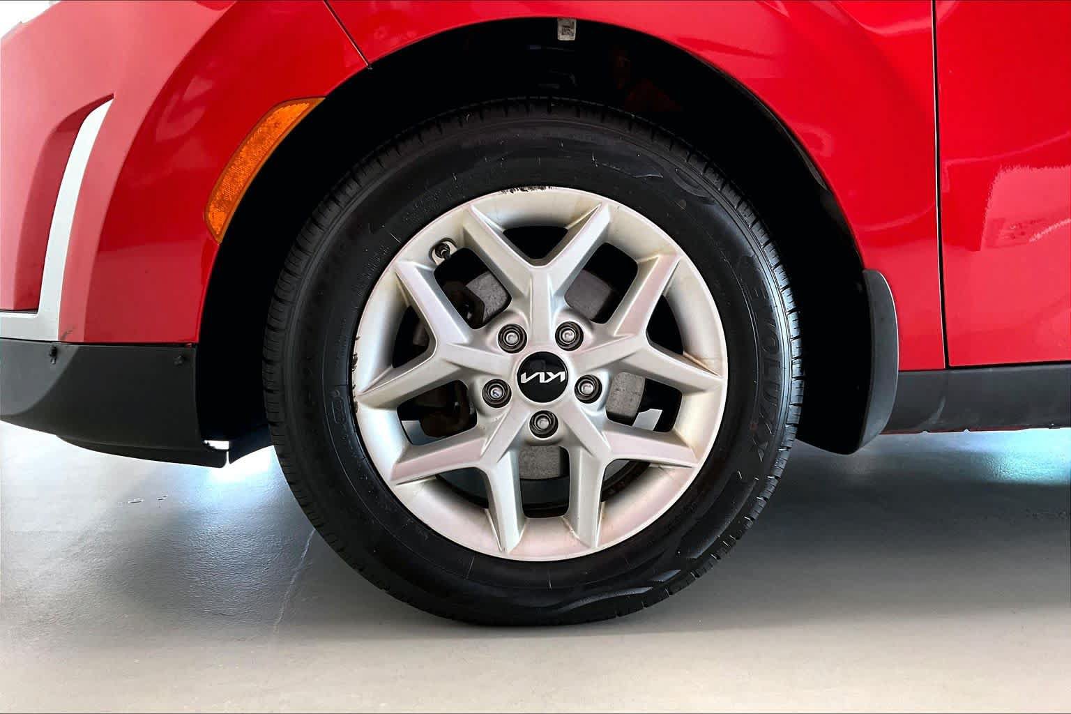 Used 2023 Kia Soul LX w/ LX Technology Package FWD image 7