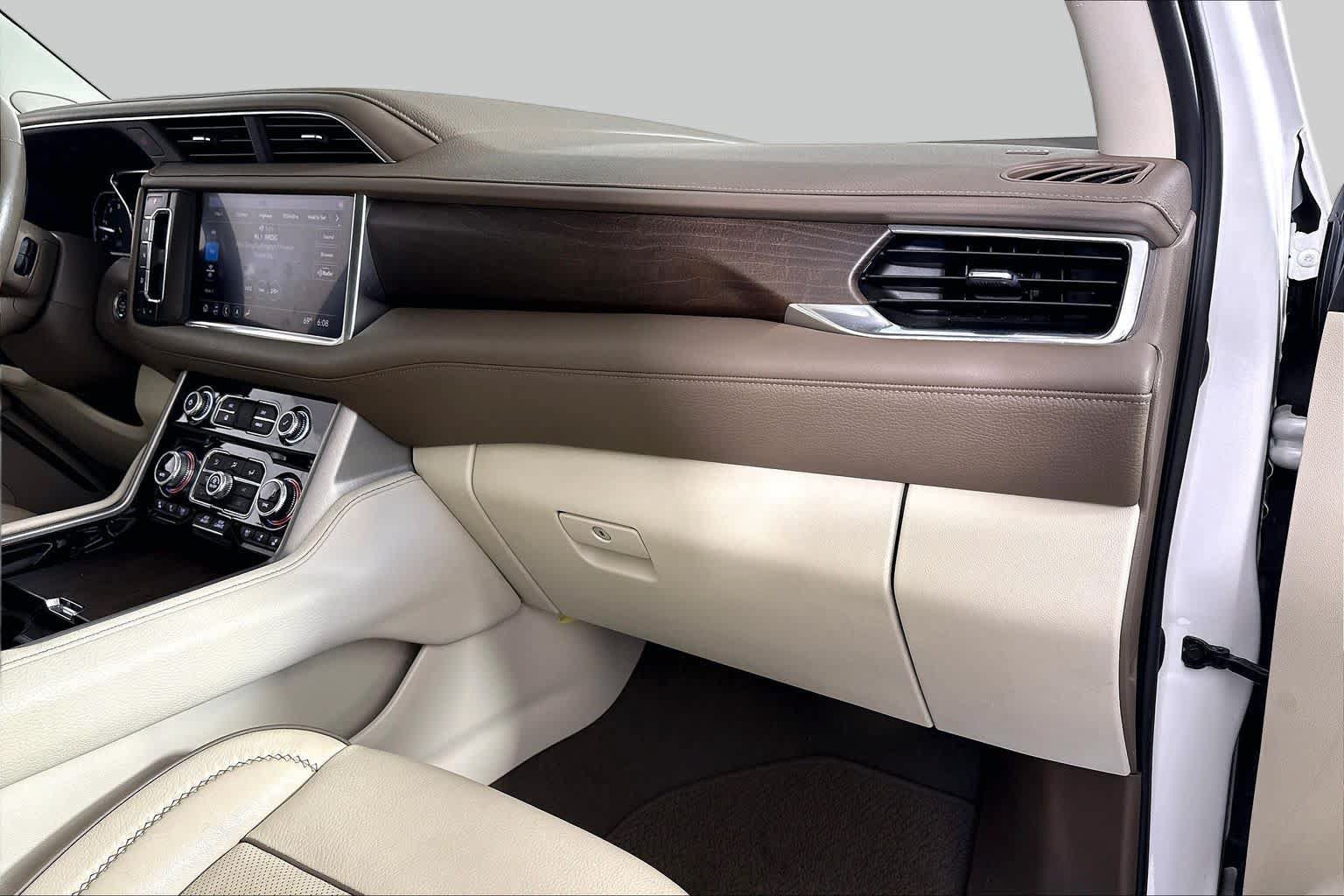 Used 2021 GMC Yukon XL Denali RWD image 16