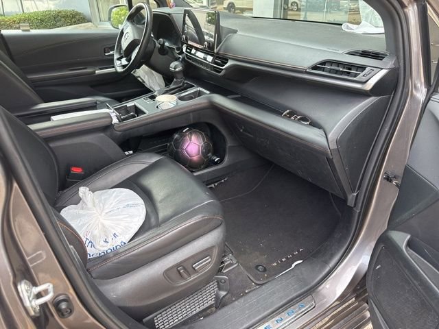 Used 2022 Toyota Sienna XSE FWD image 16