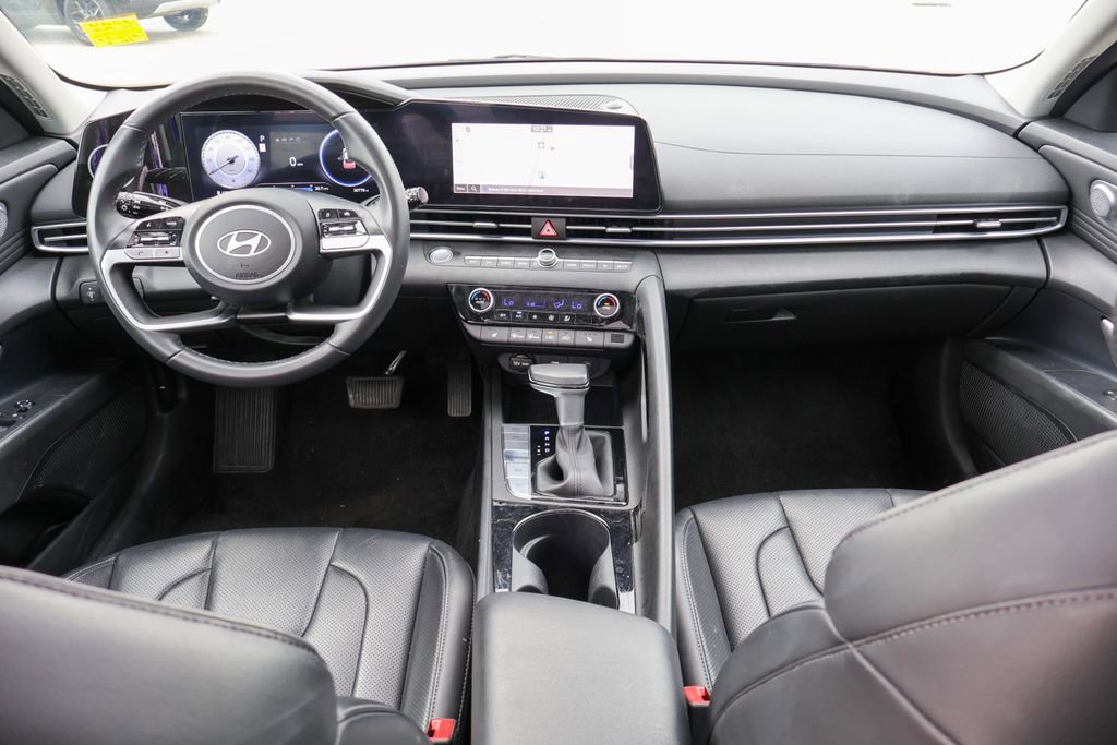 Used 2025 Hyundai Elantra Limited FWD image 6