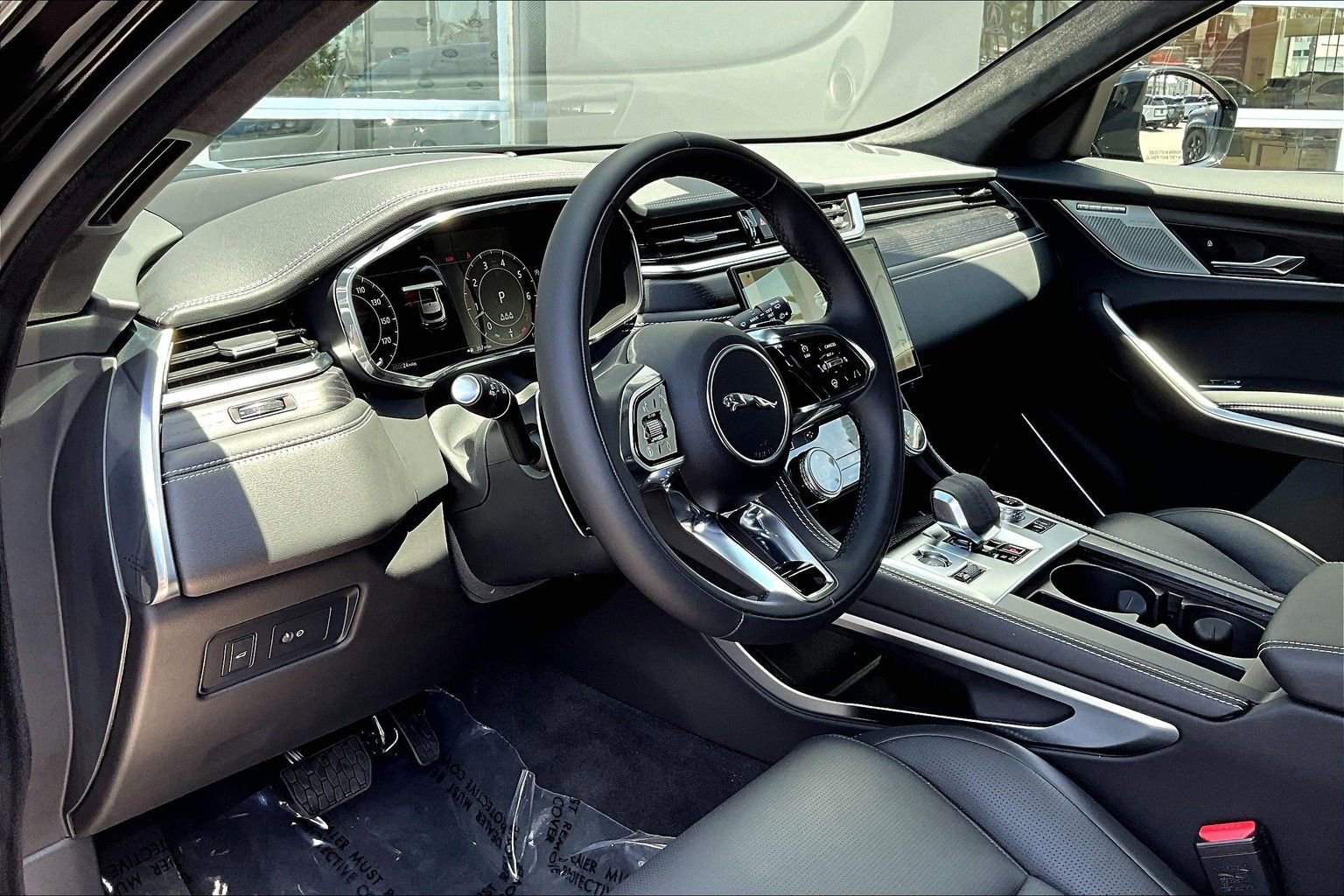 New 2025 Jaguar F-PACE R-Dynamic S AWD/4WD image 6