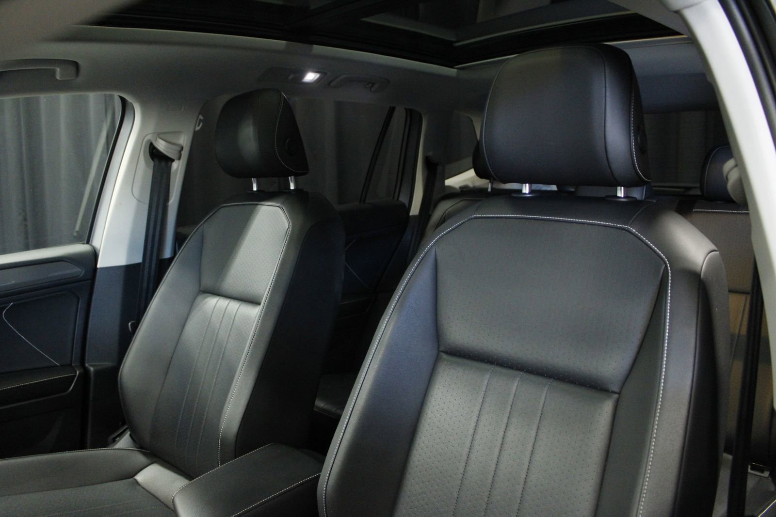 Used 2022 Volkswagen Tiguan SE image 5